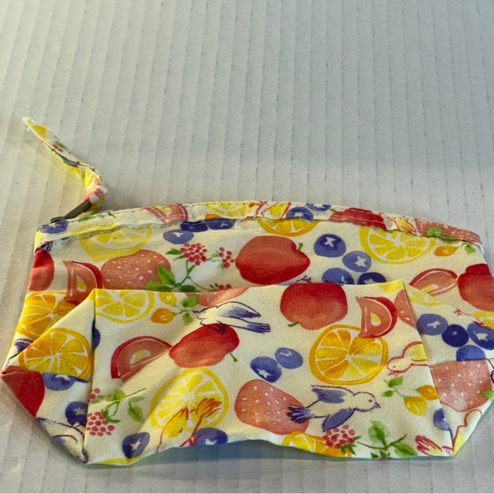 🍓 🆕 Brighton Zippered Fruit & Bird Wristlet Pouch – Fresh & Fun! 🆕 - Picture 11 of 15